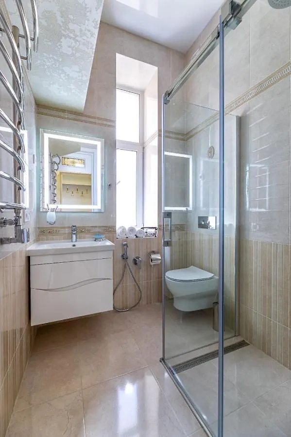 Rynok Square City Center Two Bedroom Apartment! Lviv