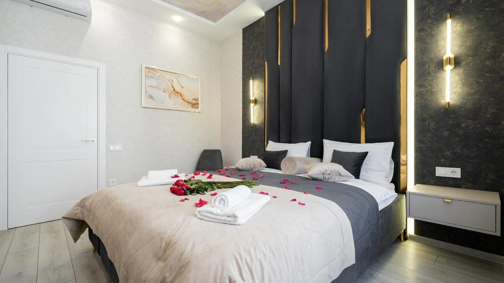Rynok Square City Center Two Bedroom Apartment! Lviv 0*,  Ukrajna